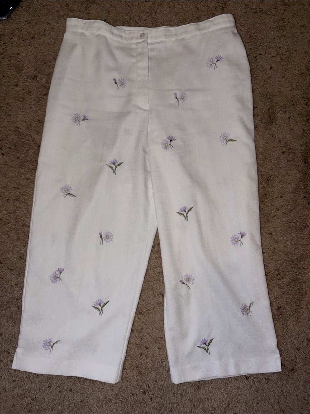 Alfred Dunner White Textured Pants With Lavender embroidered flowers Size 16